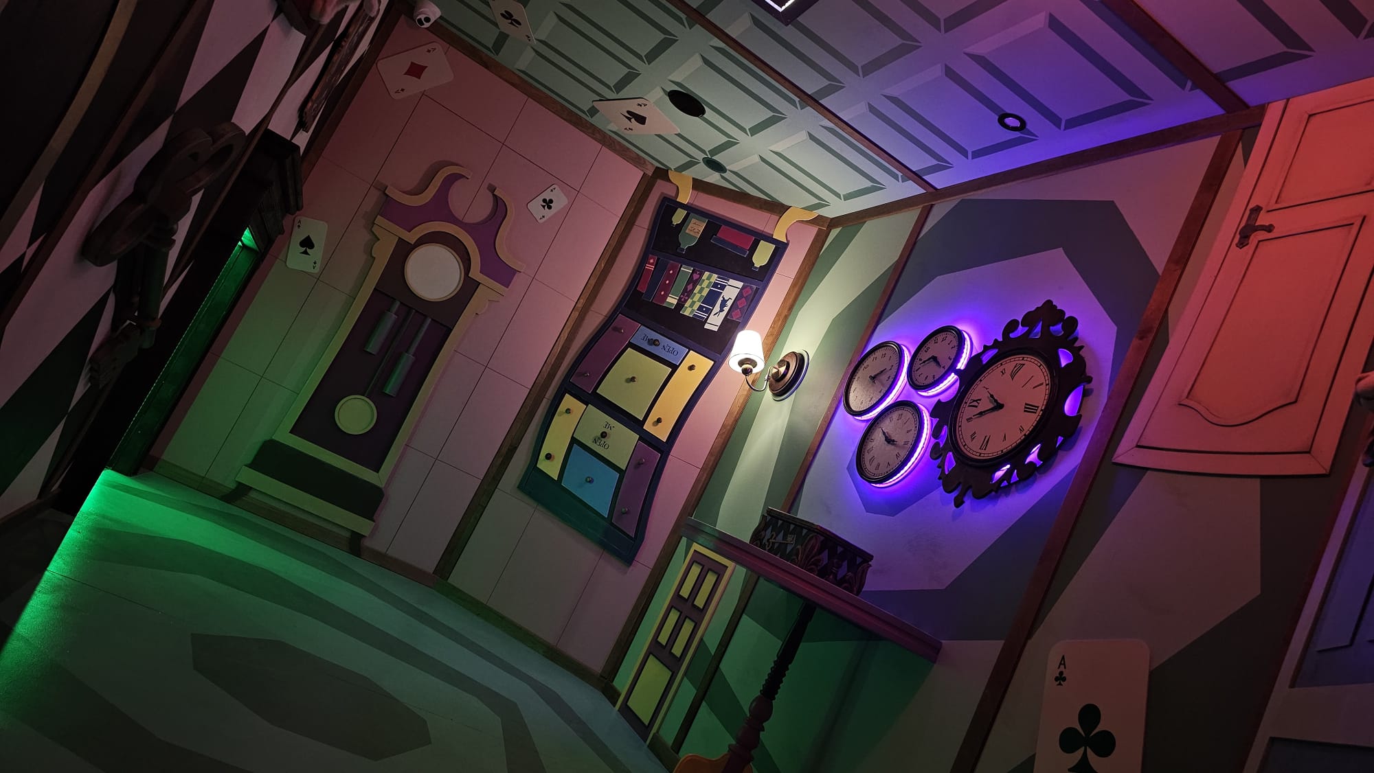 Craft Cocktail Bars With Food